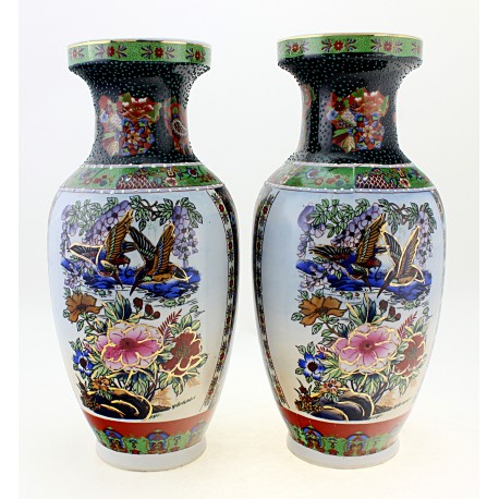 Vintage Pair of Porcelain Chinese Vases 